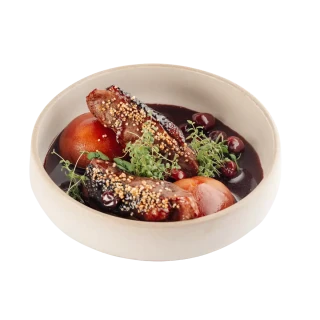 Утиная грудка с персиком и вишневым конфитюром