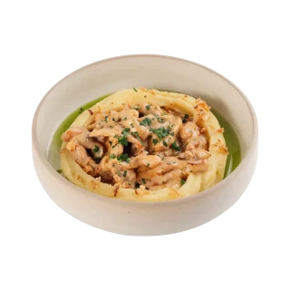 Бефстроганов из цыпленка с картофельным пюре